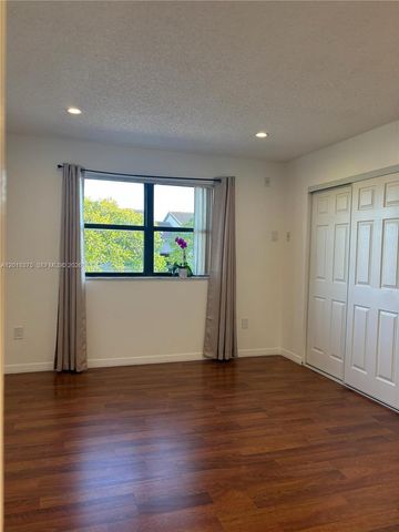 7160 NW 179th St 302, Hialeah, FL 33015