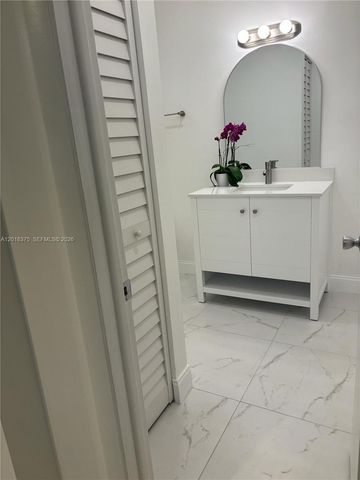 7160 NW 179th St 302, Hialeah, FL 33015
