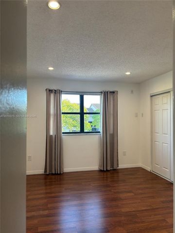 7160 NW 179th St 302, Hialeah, FL 33015