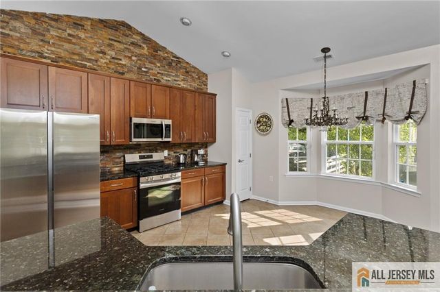 48 Merlot Court, Monroe, NJ 08831