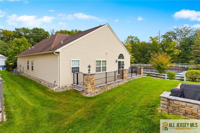 48 Merlot Court, Monroe, NJ 08831