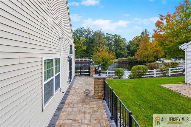 48 Merlot Court, Monroe, NJ 08831