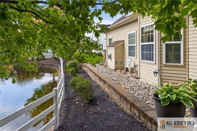 48 Merlot Court, Monroe, NJ 08831