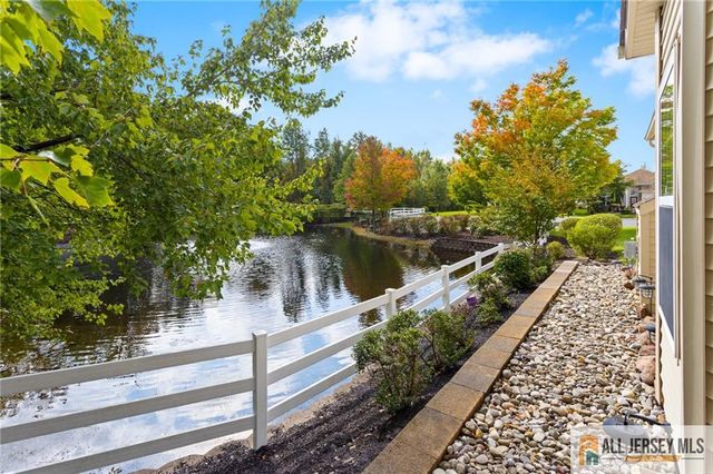 48 Merlot Court, Monroe, NJ 08831