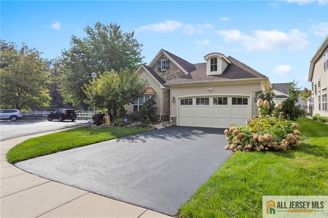48 Merlot Court, Monroe, NJ 08831