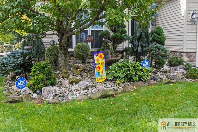 48 Merlot Court, Monroe, NJ 08831