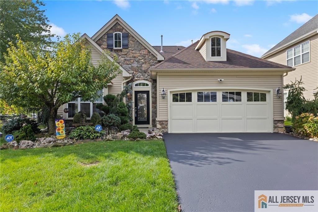 48 Merlot Court, Monroe, NJ 08831
