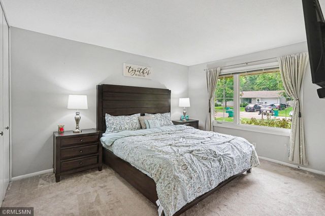 981 Oriole Drive, Apple Valley, MN 55124