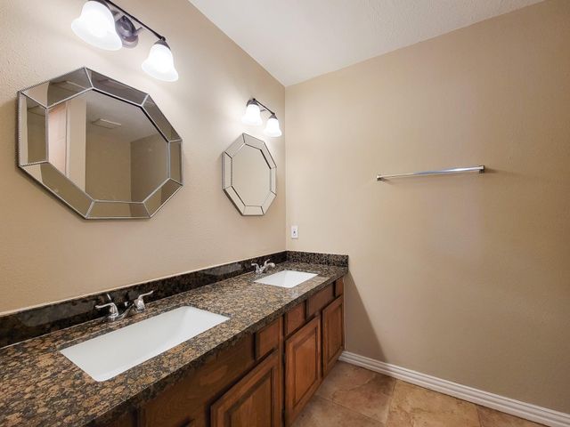 10010 Sagecanyon Drive, Houston, TX 77089