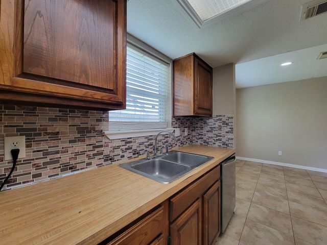 10010 Sagecanyon Drive, Houston, TX 77089