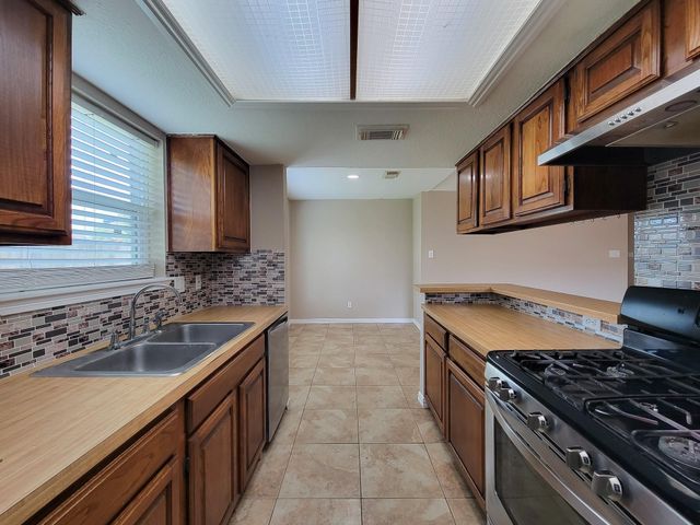 10010 Sagecanyon Drive, Houston, TX 77089