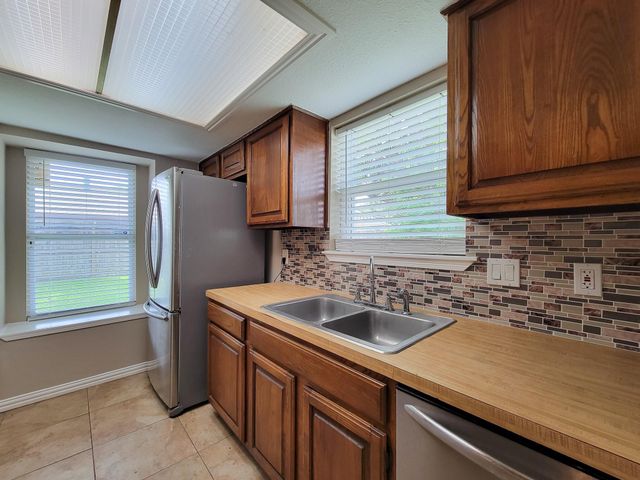 10010 Sagecanyon Drive, Houston, TX 77089