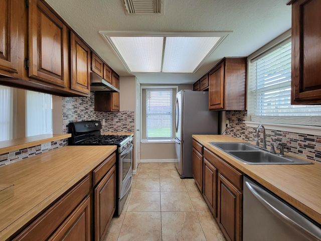 10010 Sagecanyon Drive, Houston, TX 77089