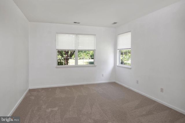 9 FOSTER RD, Pennington, NJ 08534