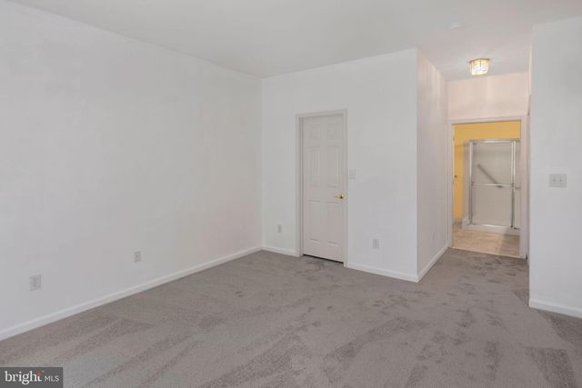 9 FOSTER RD, Pennington, NJ 08534