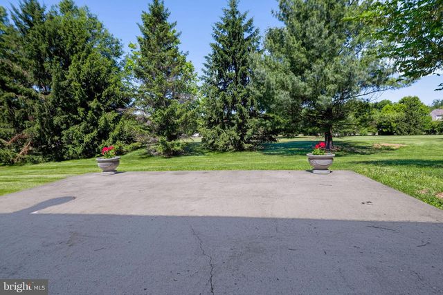 9 FOSTER RD, Pennington, NJ 08534