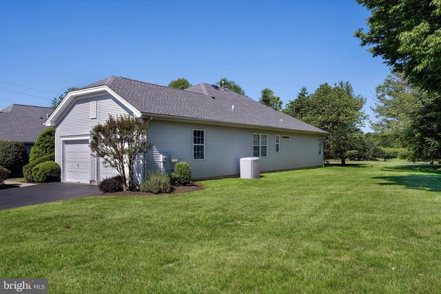 9 FOSTER RD, Pennington, NJ 08534