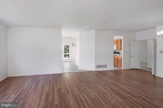 9 FOSTER RD, Pennington, NJ 08534