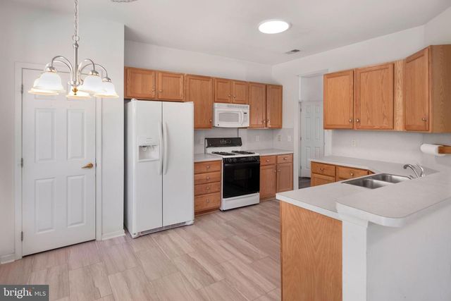 9 FOSTER RD, Pennington, NJ 08534