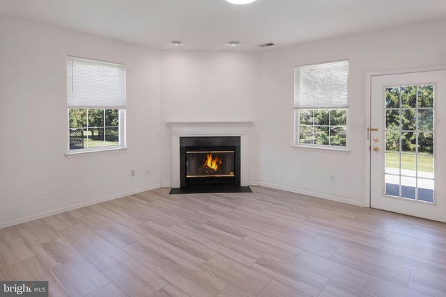 9 FOSTER RD, Pennington, NJ 08534