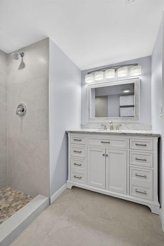 3590 Via Poinciana 202, Lake Worth, FL 33467