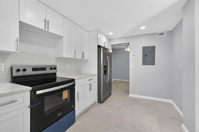 3590 Via Poinciana 202, Lake Worth, FL 33467