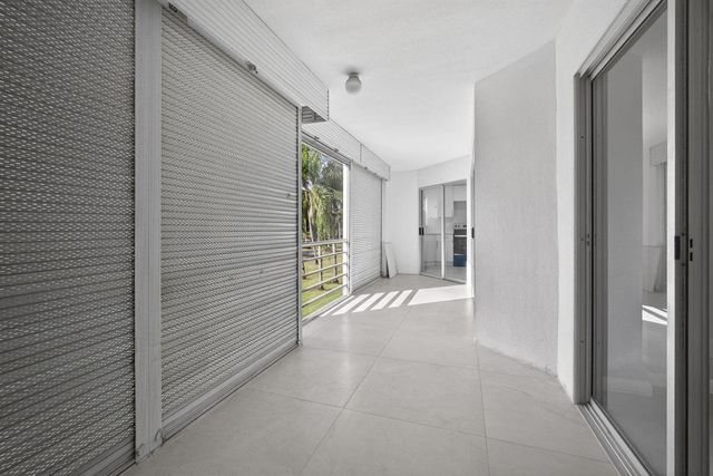 3590 Via Poinciana 202, Lake Worth, FL 33467