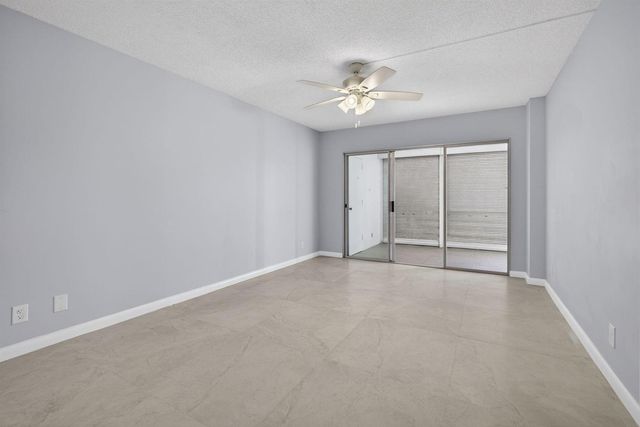 3590 Via Poinciana 202, Lake Worth, FL 33467