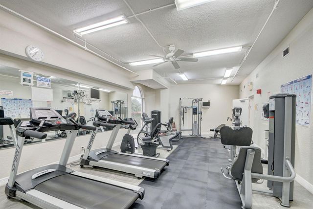 3590 Via Poinciana 202, Lake Worth, FL 33467