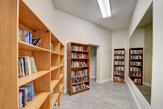 3590 Via Poinciana 202, Lake Worth, FL 33467