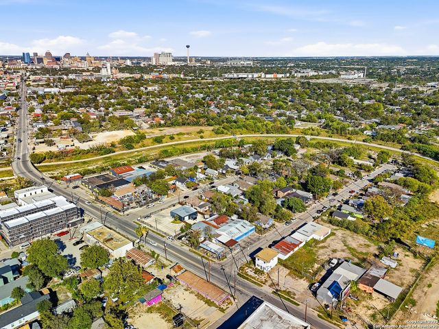 2718 S Flores, San Antonio, TX 78204