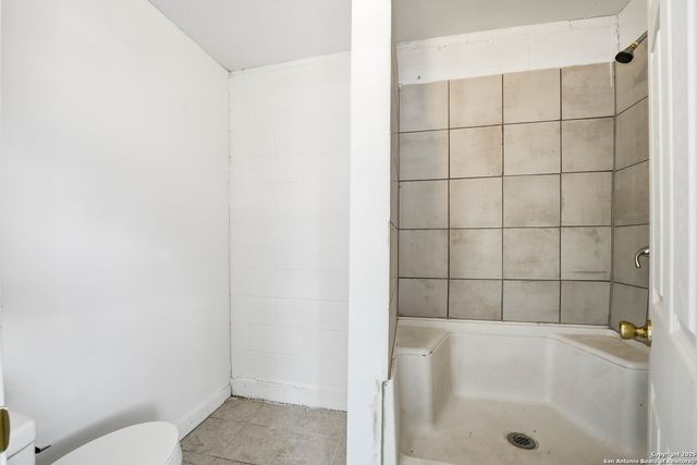 2718 S Flores, San Antonio, TX 78204