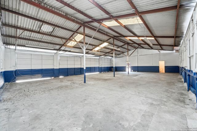 2718 S Flores, San Antonio, TX 78204