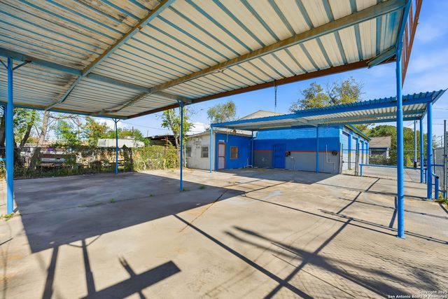 2718 S Flores, San Antonio, TX 78204