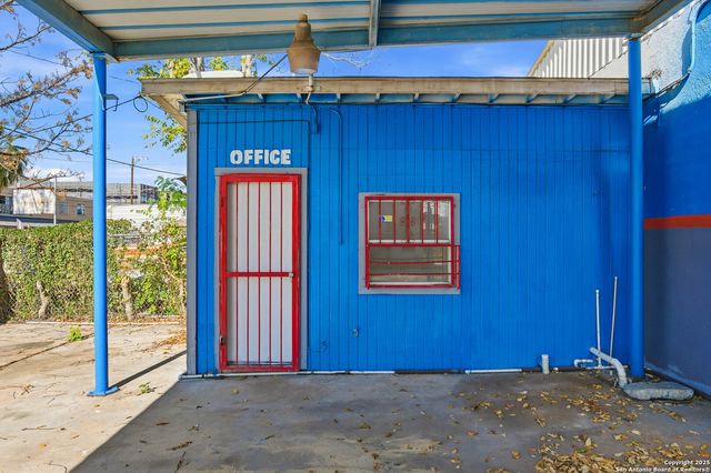 2718 S Flores, San Antonio, TX 78204