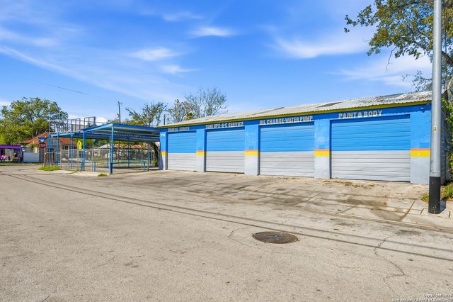 2718 S Flores, San Antonio, TX 78204