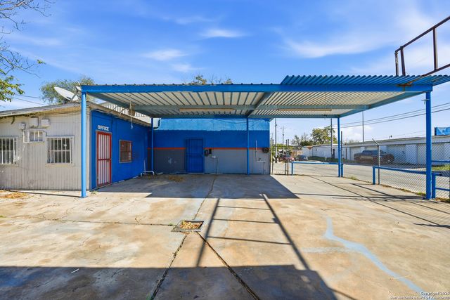 2718 S Flores, San Antonio, TX 78204