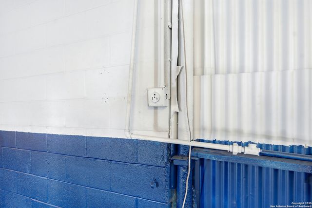 2718 S Flores, San Antonio, TX 78204