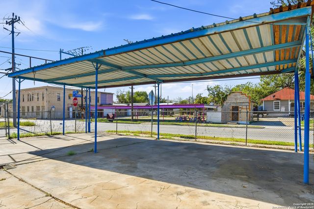 2718 S Flores, San Antonio, TX 78204