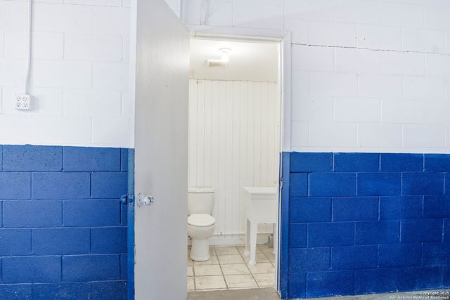 2718 S Flores, San Antonio, TX 78204