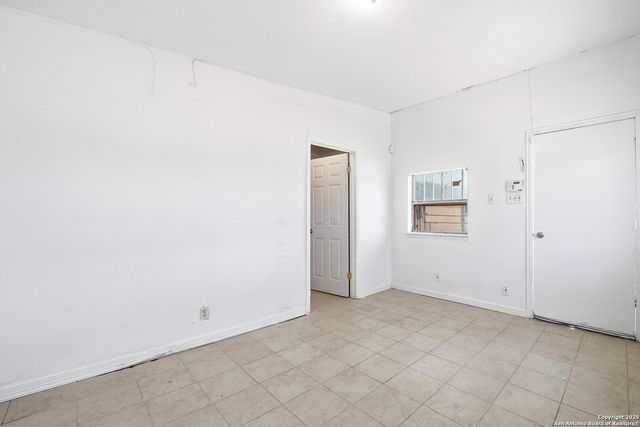 2718 S Flores, San Antonio, TX 78204