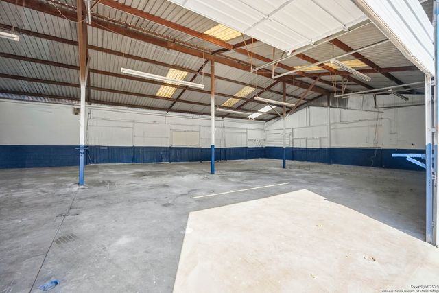 2718 S Flores, San Antonio, TX 78204