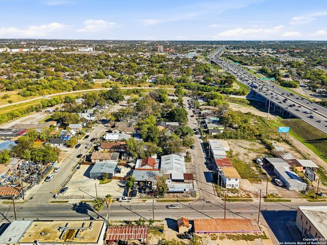 2718 S Flores, San Antonio, TX 78204