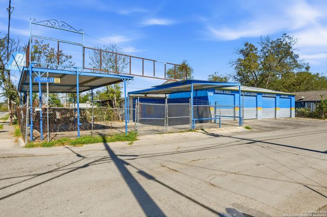 2718 S Flores, San Antonio, TX 78204