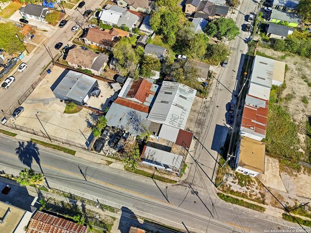 2718 S Flores, San Antonio, TX 78204