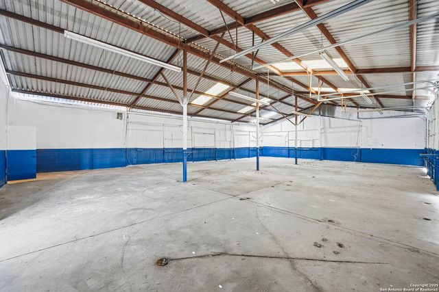 2718 S Flores, San Antonio, TX 78204