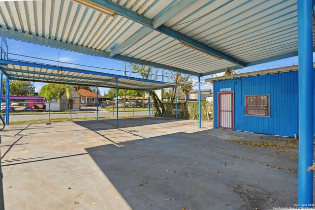 2718 S Flores, San Antonio, TX 78204