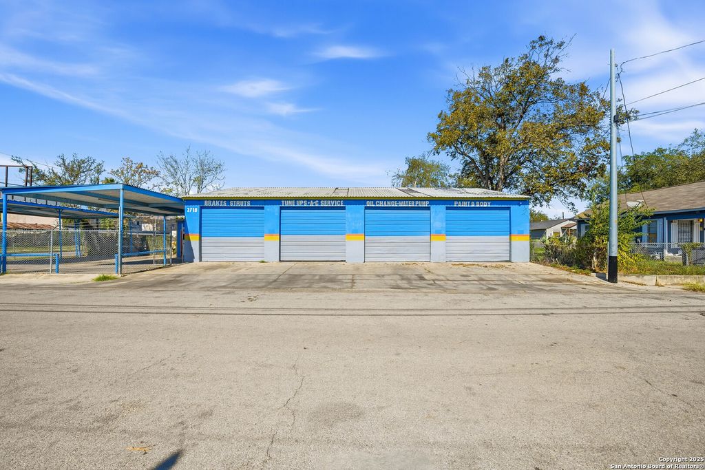 2718 S Flores, San Antonio, TX 78204