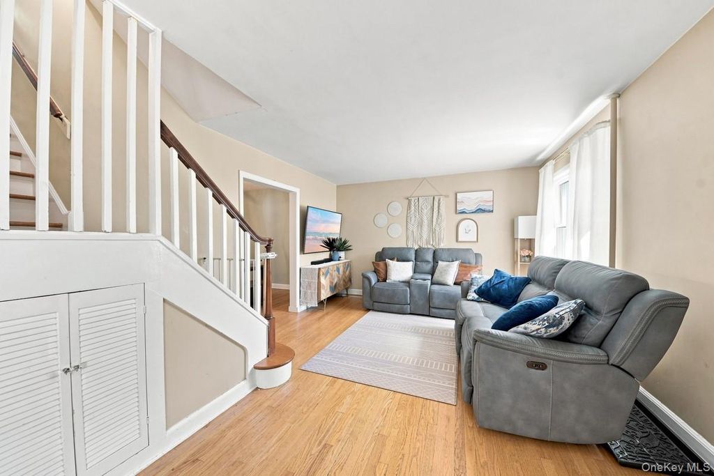 34 Keats Avenue, Hartsdale, NY 10530 — photo 4