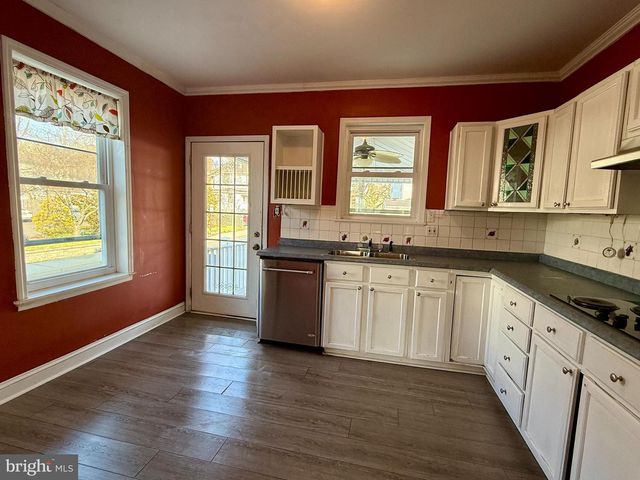 44 E COLLINGS AVE, Collingswood, NJ 08108